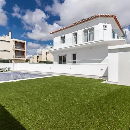 New Colossus With Pool * Ferreiras